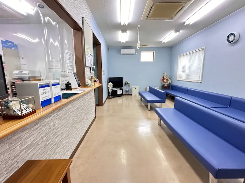 病院待合室　埼玉県桶川市にある内科・外科・皮膚科のファミリーファーストクリニック