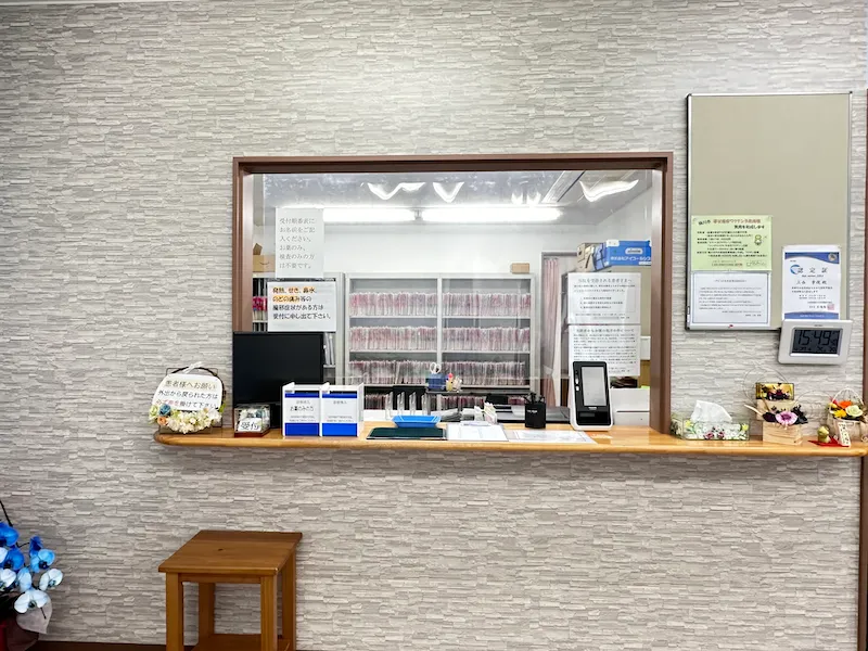 病院受付　埼玉県桶川市にある内科・外科・皮膚科のファミリーファーストクリニック